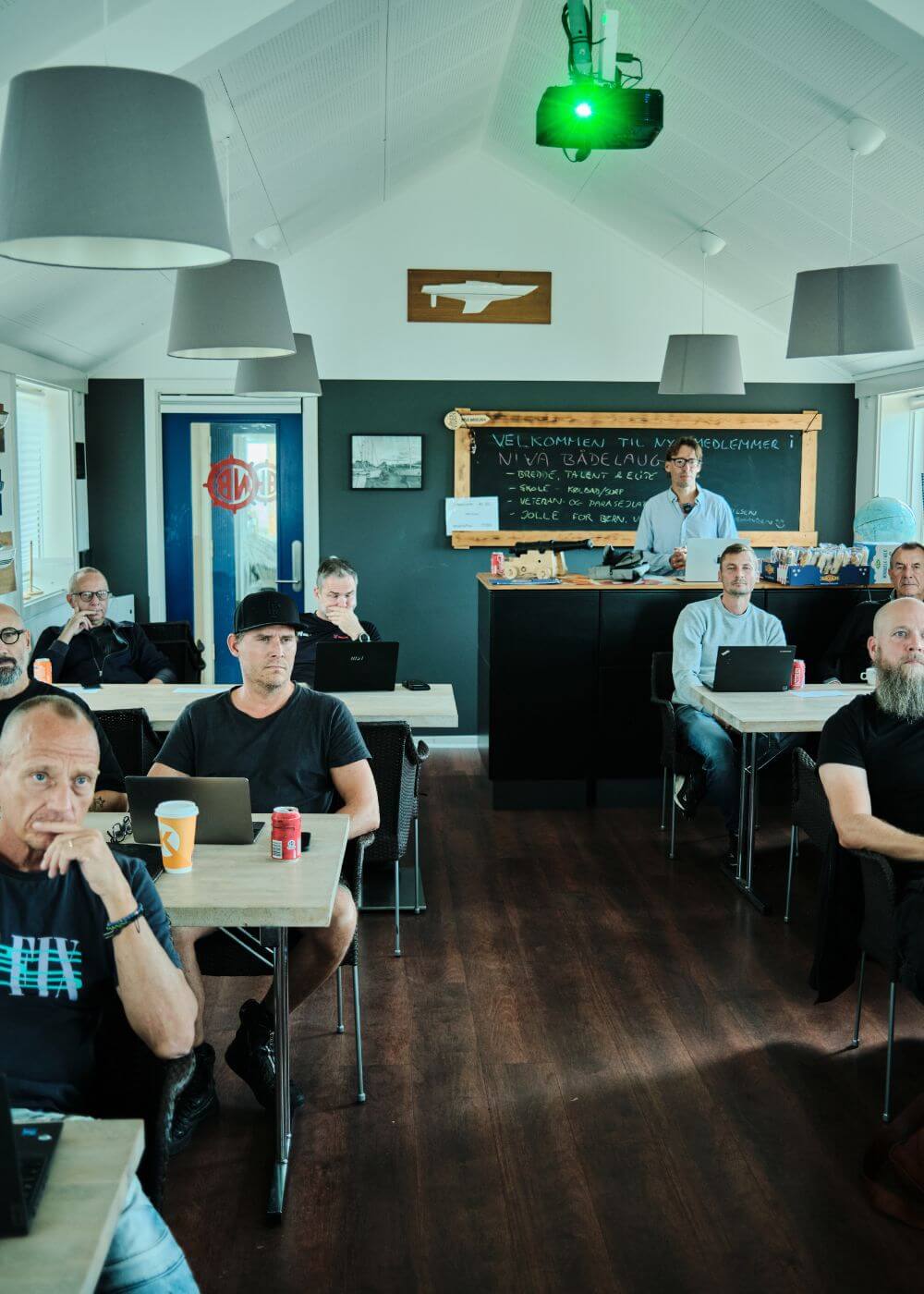 Program for AI kursus – en dag med undervisning, cases og hands-on øvelser i kunstig intelligens. Få indsigt og konkrete værktøjer til at bruge AI i praksis.